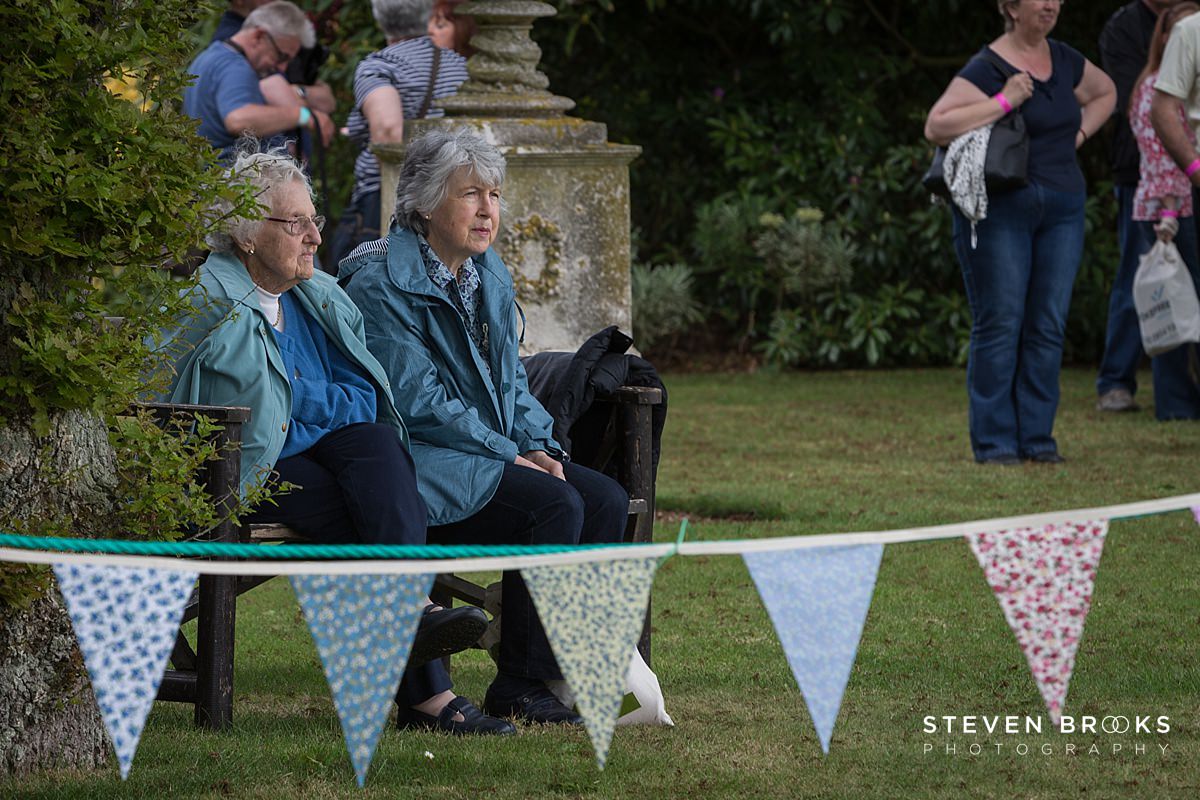 Britain Does Vintage Stody Lodge Norfolk photographer steven brooks photographs a couple of visitors at Britain Does Vintage in Norfolk