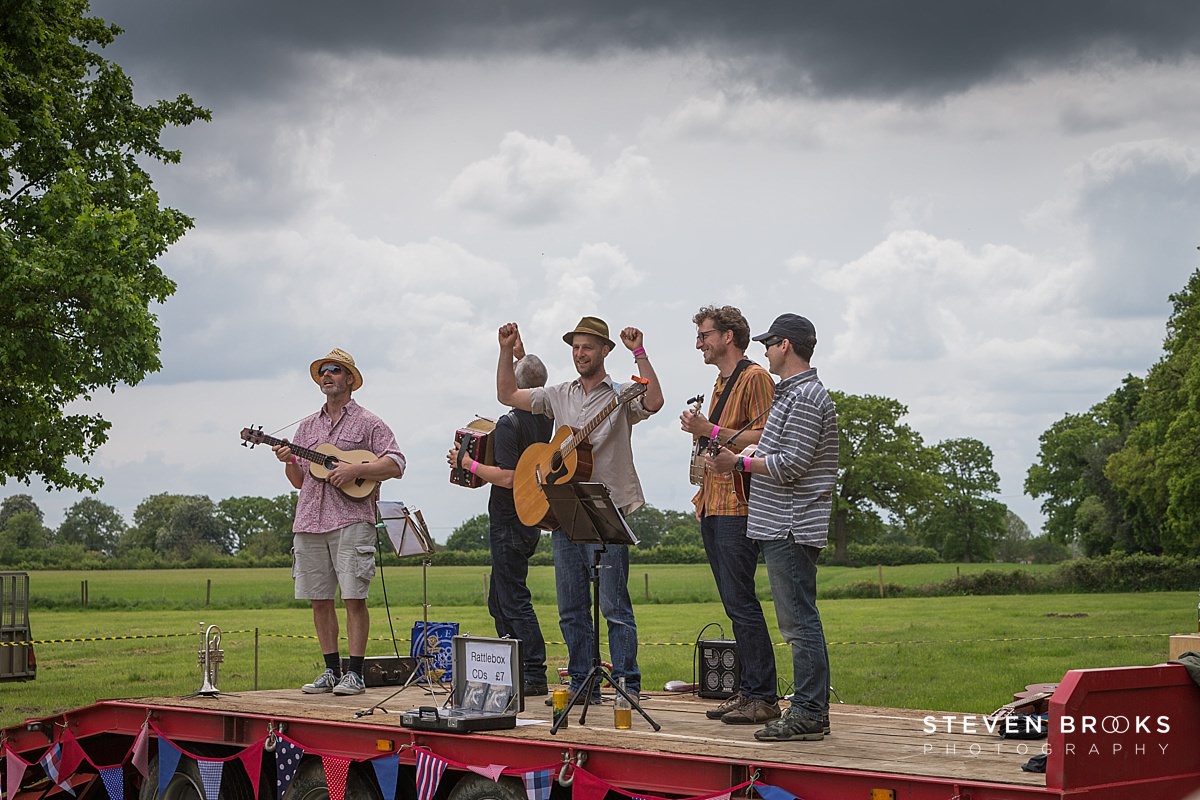Britain Does Vintage Stody Lodge Norfolk photographer steven brooks photographs the band at Britain Does Vintage in Norfolk