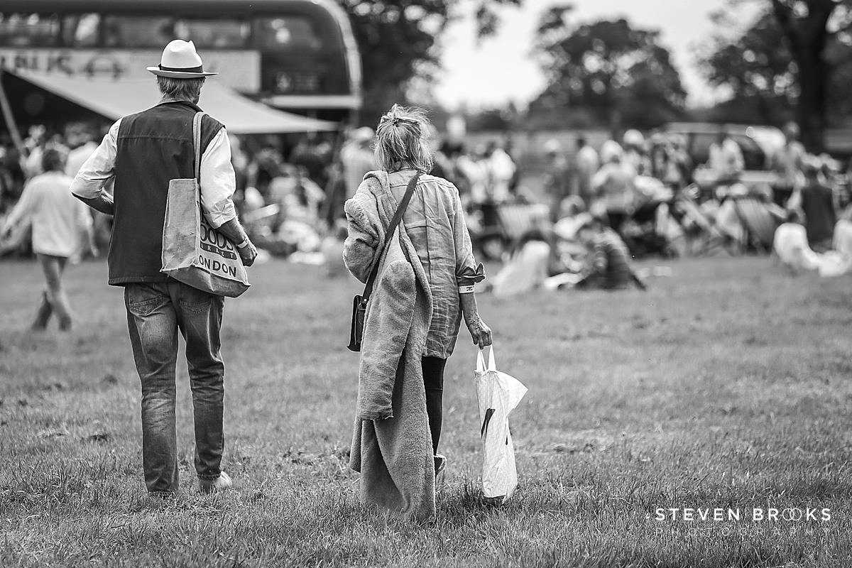 Britain Does Vintage Stody Lodge Norfolk photographer steven brooks photographs a couple of visitors at Britain Does Vintage in Norfolk