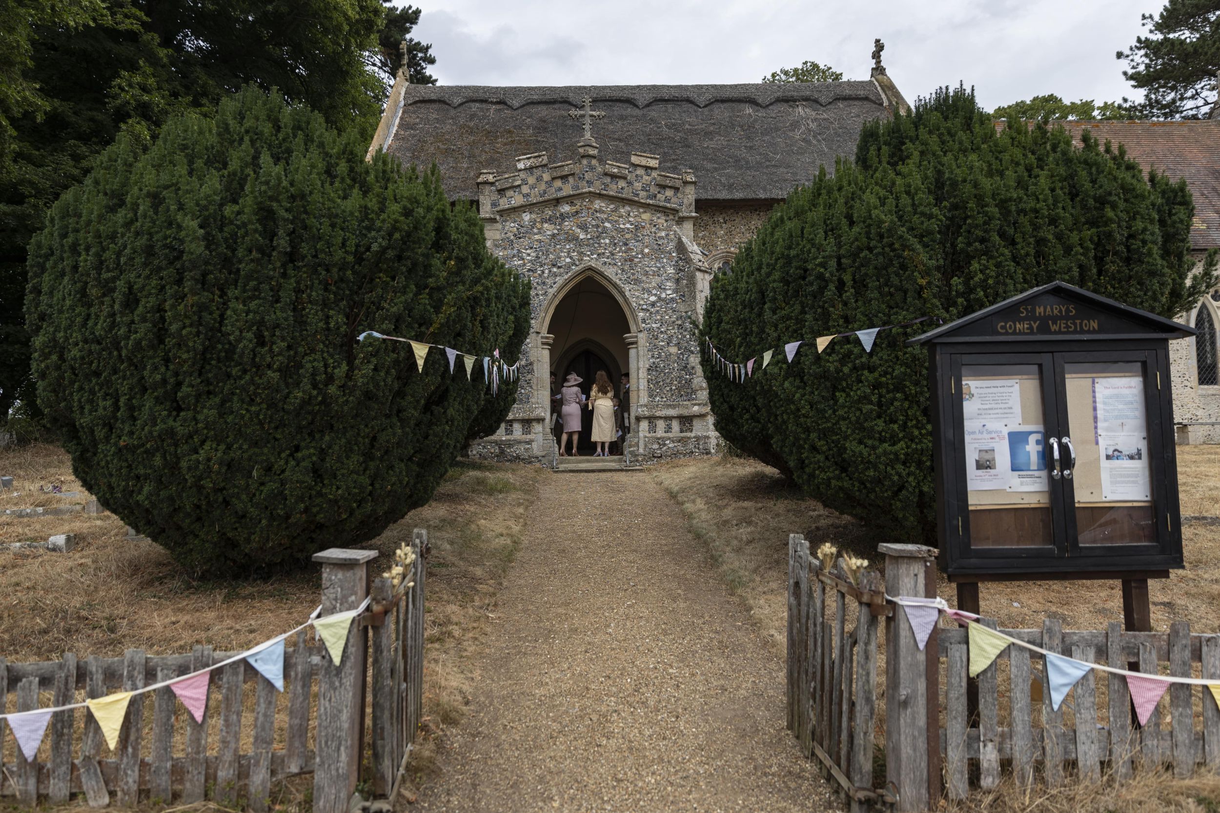 Alice & James: Bressingham Hall, Norfolk Alice & James: Bressingham Hall, Norfolk